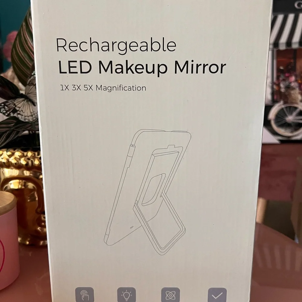 NIB Franco Vanity Tri-Fold LED Makeup Mirror with Magnification